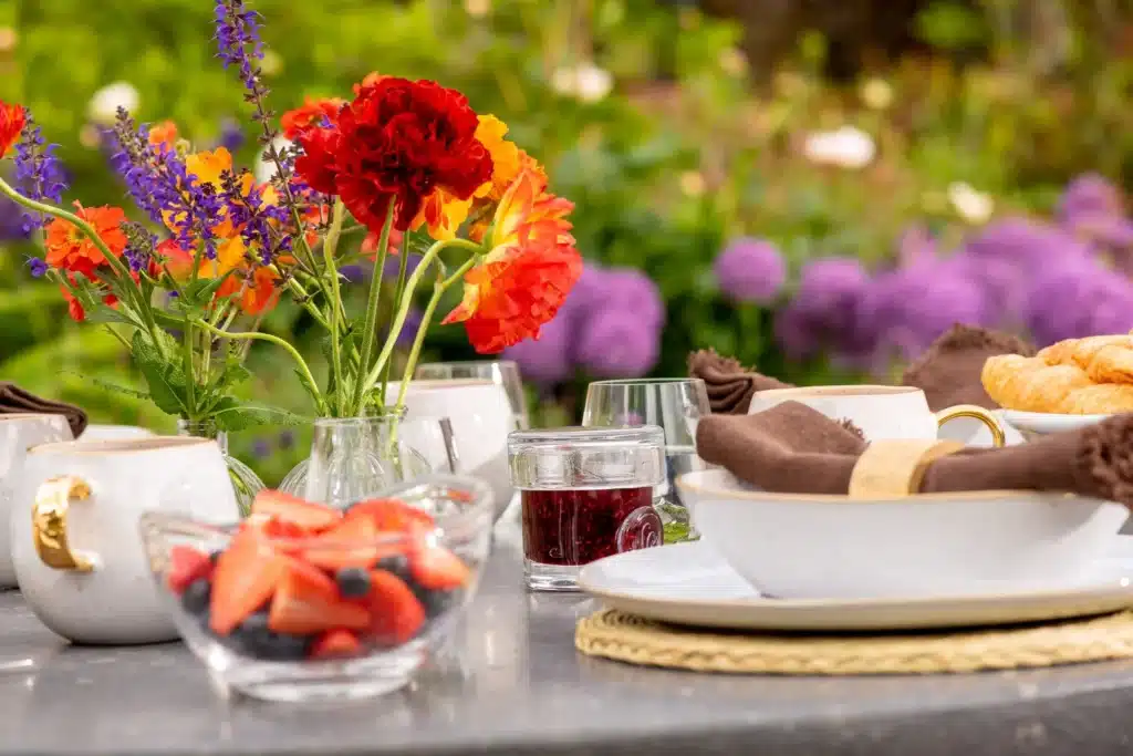 outdoor dining table